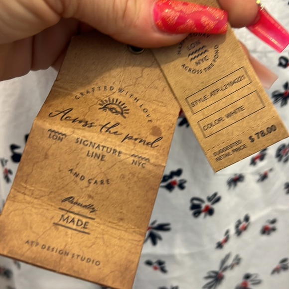 Across the pond men's flowered button down shirt size medium NWT - Picture 6 of 8